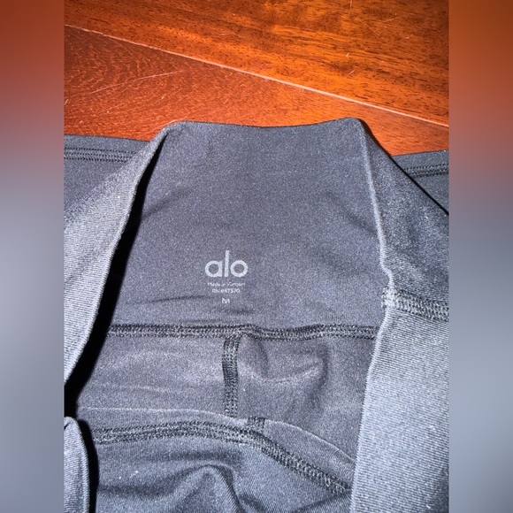 ALO Yoga Black Women's Leggings Size M - Picture 4 of 4